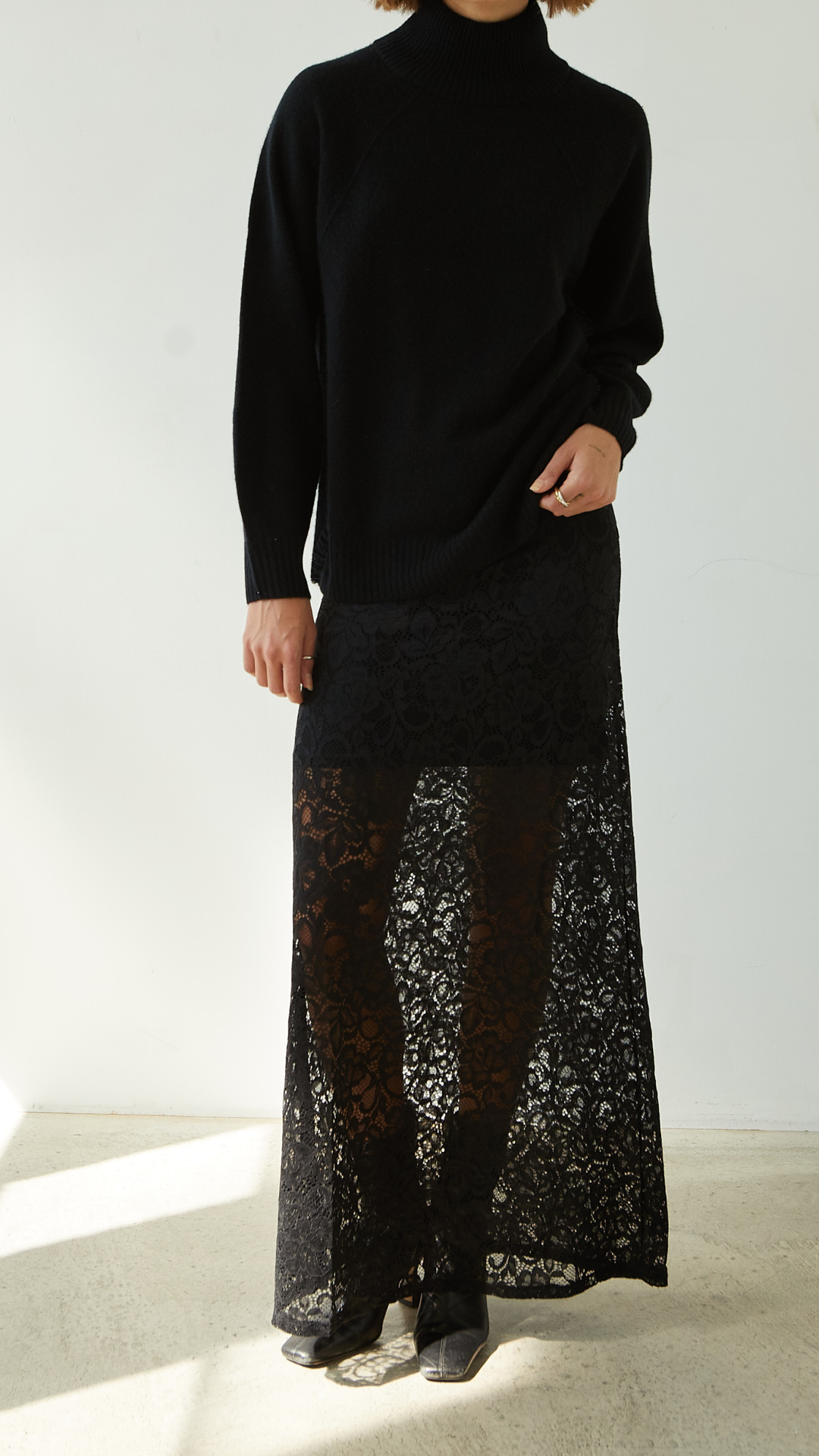 Alba Lace Skirt - Black